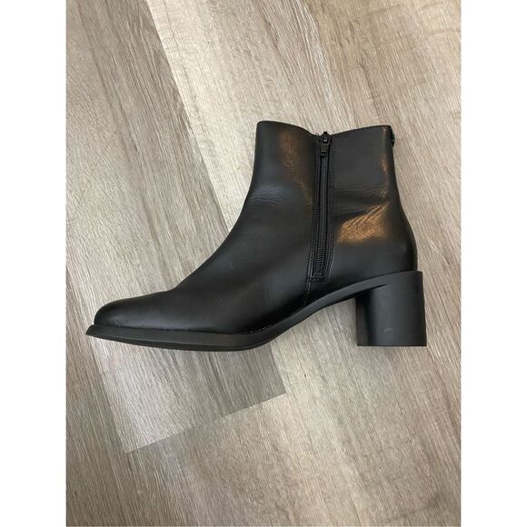 Camper NWOT* Meda Black Leather Boots, Size EU 39 / US 9, MSRP $238 - Picture 2 of 12